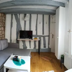 https://studio-charme-haut-marais.fr-paris.fr